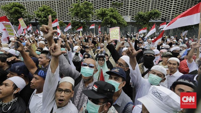 Simpatisan 02 di Surabaya Kemas Aksi 22 Mei Jadi 'Tour Jihad' Paket Tur Surabaya-Jakarta dipatok hingga Rp600 ribu per orang, menggunakan kendaraan bus besar, lima hari berada di Jakarta.