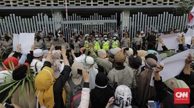 Demo Tandingan di Bawaslu, Massa Adu Mulut dengan Aparat