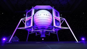 Bezos Luncurkan Proyek Pendaratan ke Bulan, Blue Moon