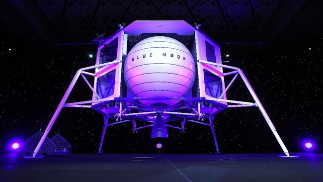 Jeff Bezos mengumumkan niatnya untuk melakukan pendaratan di Bulan. Proyek ini dinamakan Blue Moon.