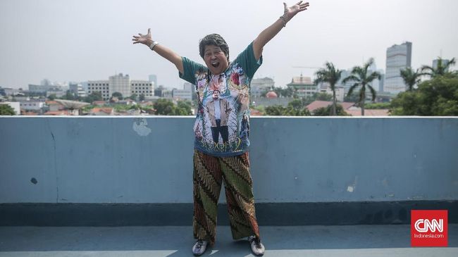 Suti Karno membagikan momen ketika ia mulai memakai kaki palsu usai amputasi karena penyakit diabetes yang ia derita.