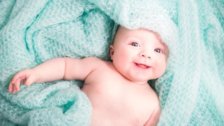 bayi laki-laki Baby boy lying on a turqoise blanket. Pls checkout our lightboxes