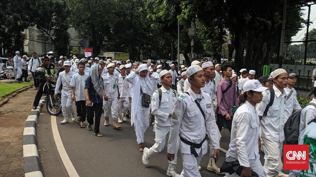 FPI Kota Bandung menyebut pengiriman 500 orang anggotanya ke Mahkamah Konstitusi untuk mengawal PHPU Pilpres 2019 tanpa ada perintah dari pusat.