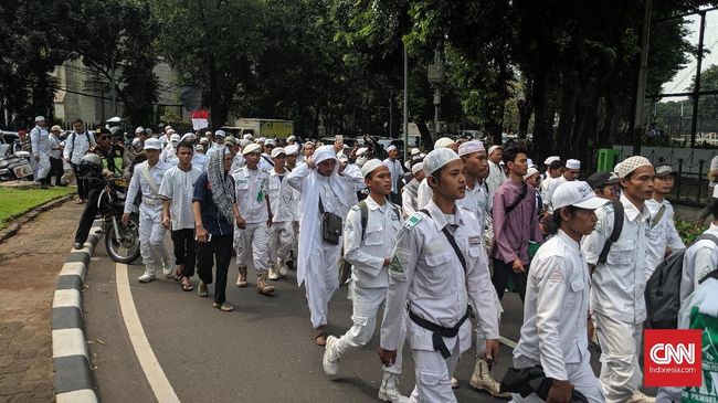 Ada Imbauan Prabowo, FPI Bandung Tetap Kirim 500 Orang ke MK FPI Kota Bandung menyebut pengiriman 500 orang anggotanya ke Mahkamah Konstitusi untuk mengawal PHPU Pilpres 2019 tanpa ada perintah dari pusat.