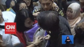 VIDEO: Dijenguk Ayah, Vanessa Dapat Perangkat Alat Salat