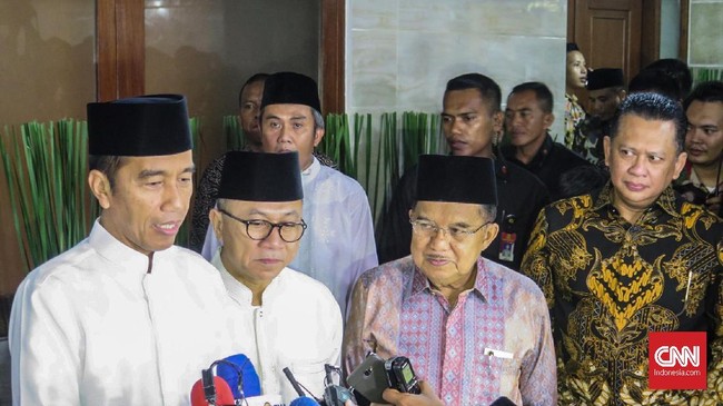 Ketua MPR Zulkifli Hasan dan Presiden Joko Widodo sepakat untuk berbuka puasa bersama di rumah Ketua DPR Bambang Soesatyo, Senin (13/5).