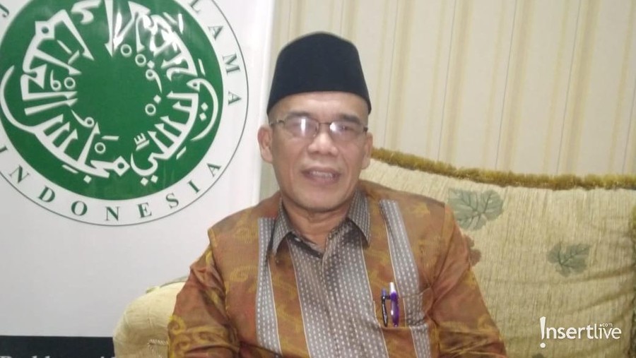 Drs.Kh.M Sodikun M.S.I, memberikan tanggapan tentang Opick yang mengaku telah dipercaya untuk menyimpan sehelai rambut Nabi Muhammad SAW.