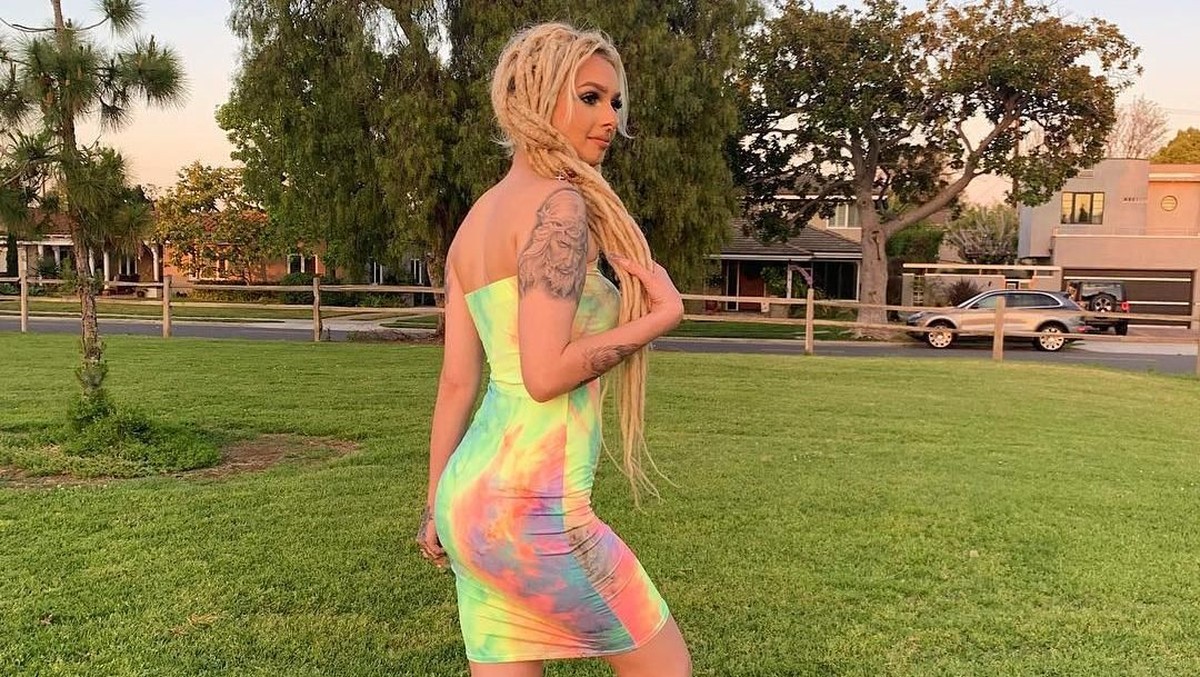 Berikut ini potret pesona Zhavia Ward yang diajak berduet oleh Zayn Malik dalam lagu A Whole New World yang jadi soundtrack film Aladdin&period;