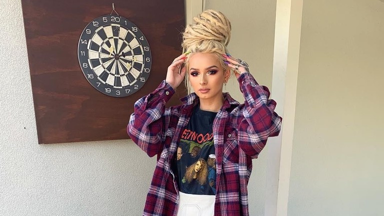 Berikut ini potret pesona Zhavia Ward yang diajak berduet oleh Zayn Malik dalam lagu A Whole New World yang jadi soundtrack film Aladdin.