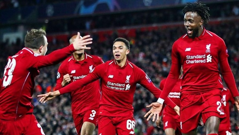 Selebrasi Liverpool & Spurs Menuju Final 'Champions League' Final Champions League mempertemukan tim Liverpool dengan Tottenham Hotspurs di Madrid. Berikut potret selebrasi para pemain dari kedua tim saat masuk final.