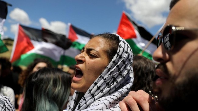 Ribuan warga keturunan Arab Israel berunjuk rasa dan berduka memperingati 71 tahun Hari Nakba yang jatuh pada Kamis (10/5).