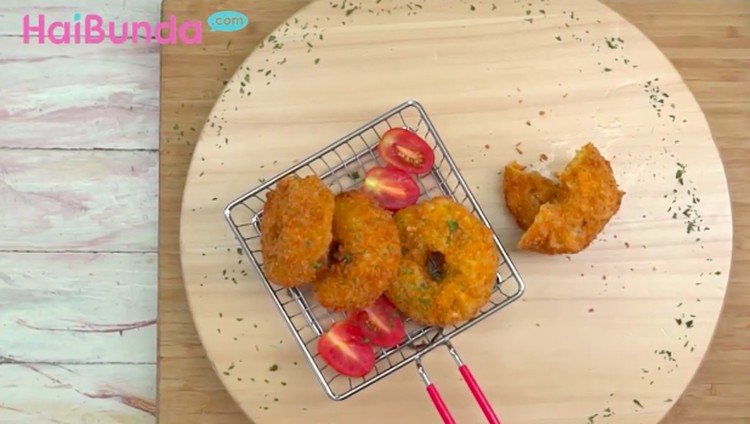 Olahan mi bisa dijadikan menu buka puasa. Seperti donat mi yang patut Bunda coba.
