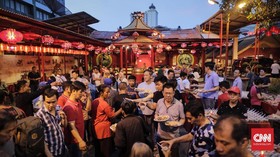 FOTO: Menikmati Buka Puasa Bersama di Petak Sembilan