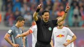 FOTO: VAR Batalkan Pesta Bayern Munchen