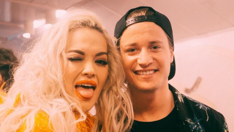 Lirik Lagu Carry On - Rita Ora & Kygo Lirik lagu Carry On yang dipopulerkan Rita Ora dan Kygo.
