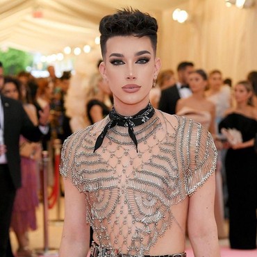 Diboikot! Website Online Shop Milik James Charles Tak Bisa Dibuka