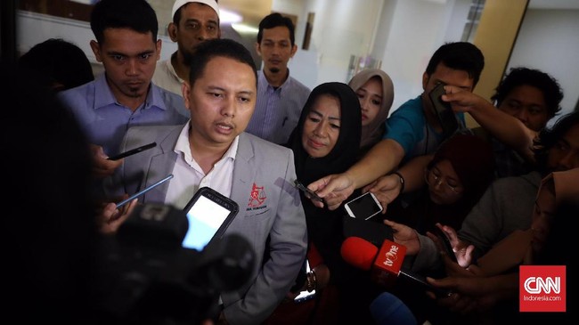 Kuasa hukum Kivlan Zen menyebut Ditjen Imigrasi semena-mena mengeluarkan pencekalan terhadap kliennya. 