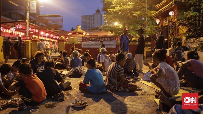 FOTO: Menikmati Buka Puasa Bersama di Petak Sembilan