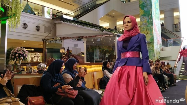 Ingin melihat tren busana muslim teranyar? Bunda bisa mengunjungi Jakarta Ramadhan lho.