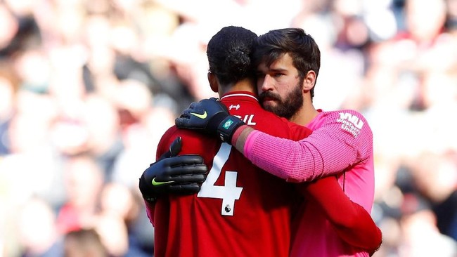 Liverpool juara Liga Inggris musim ini seandainya tidak membuang keunggulan tujuh poin dari Manchester City.