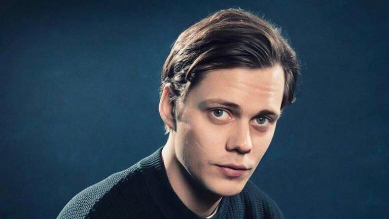 Sosok di Balik Pemeran Pennywise Dalam Film 'It: Chapter 2' Bill Skarsgard adalah aktor yang berperan sebagai badut Pennywise dalam sekuel film It: Chapter 2. Berikut ini potret Bill saat tidak menjadi Pennywise.