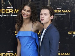 Mengelak Pacaran, Tom Holland dan Zendaya Kepergok Ciuman