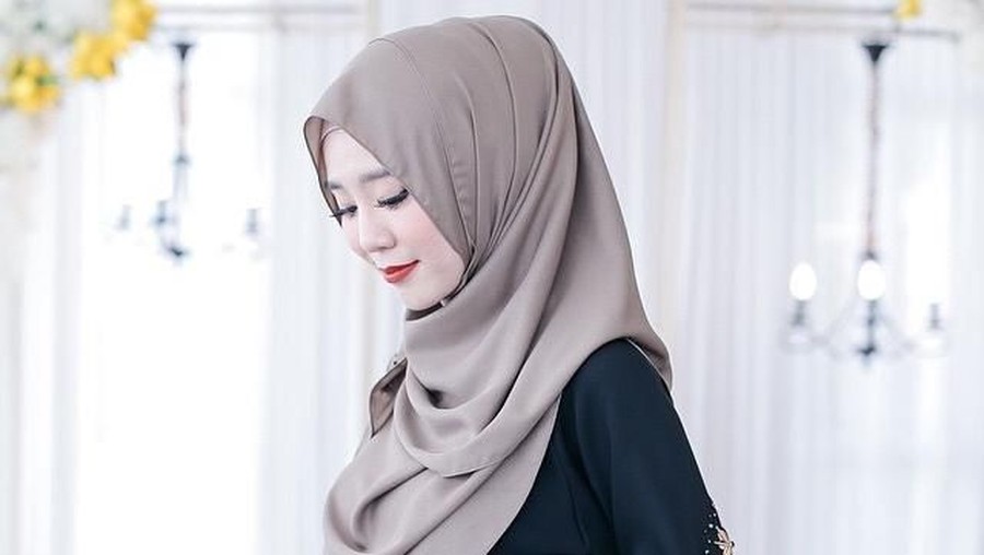 model majalah Playboy kini berhijab.