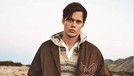 Bill Skarsgard adalah aktor yang berperan sebagai badut Pennywise dalam sekuel film It&colon; Chapter 2&period; Berikut ini potret Bill saat tidak menjadi Pennywise&period;