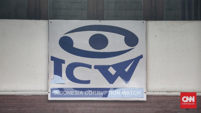 ICW masih mengecek dokumen hasil audit Jaminan Kesehatan Nasional yang diserahkan Kementerian Keuangan.