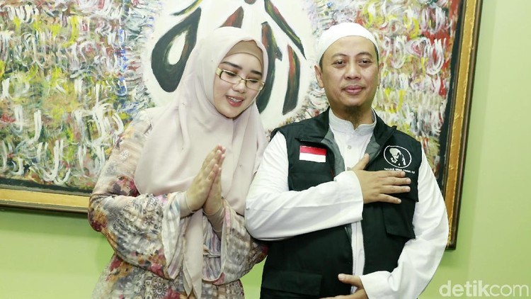 Opick dan istri, Bebi Silvana saat ditemui di kediamannya di Pulo Gebang, Jakarta Timur.