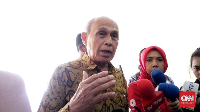 Kivlan Zen memenuhi panggilan polisi sebagai saksi kasus dugaan makar, di Polda Metro Jaya, Senin (13/4), dan menyatakan siap menghadapi tudingan makar.