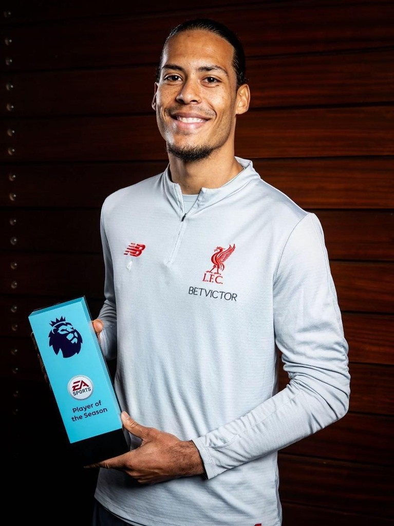 Berikut ini galeri foto para pemain Liverpool yang raih penghargaan meski gagal mengalahkan Manchester City dalam perebutan juara Liga Inggris 2018-2019.
