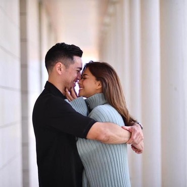 Nana Mirdad-Andrew White Rayakan Ultah Pernikahan ke-13