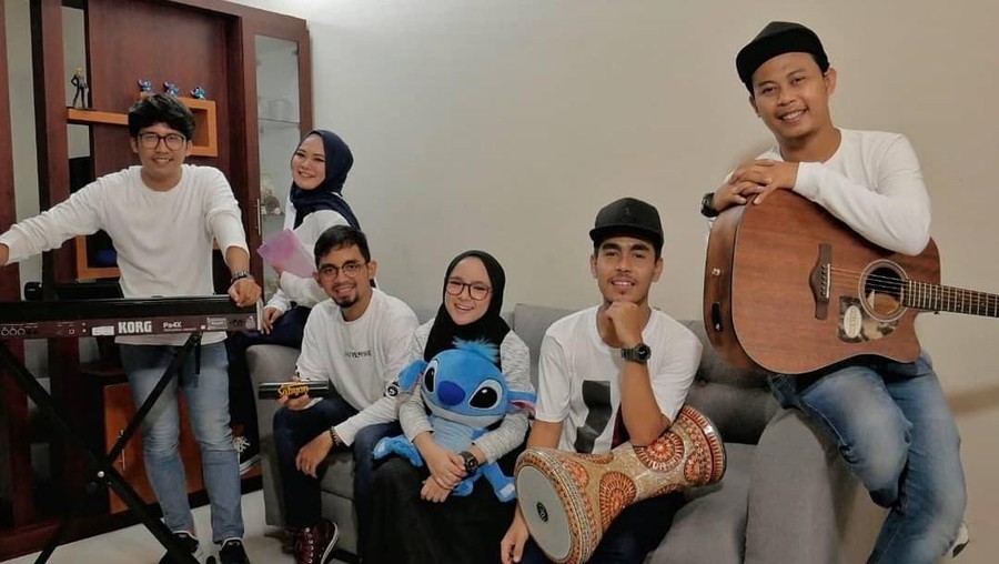 Lirik Lagu Al Barq Al Yamani - Sabyan feat. Adam Ali Lirik lagu dan video klip Al Barq Al Yamani - Sabyan Gambus feat. Adam Ali