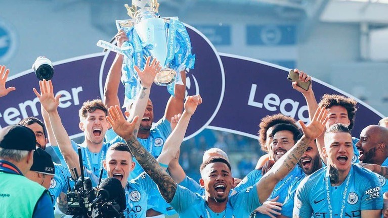 Galeri Foto perayaan Manchester City usai mengalahkan Liverpool dalam perebutan gelar juara Liga Inggris 2018-2019.