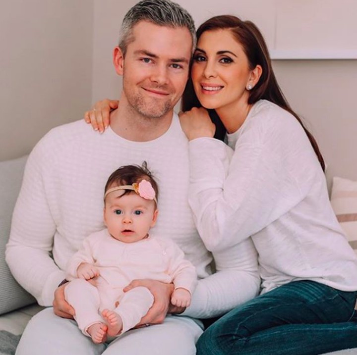 <p>Zena, itulah nama putri pertama bintang Million Dollar Listing New York, Emilia Bechrakis dan suaminya. Ryan Serhant. Setelah 41 minggu di kandungan, si kecil Zena akhirnya lahir pada 26 Februari. (Foto: Instagram/ @ryanserhant)</p>