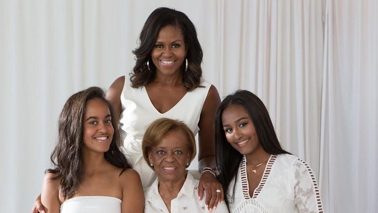 Di Hari Ibu yang jatuh pada 12 Mei, Michelle Obama berbagi cerita tentang pola asuh yang diterapkan sang ibu.