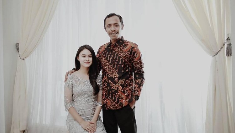 Pemeran Mas Pur di sinetron Tukang Ojek Pengkolan, Furry Setya Raharja, mengungkap kebahagiaannya bisa sahur bareng istri.