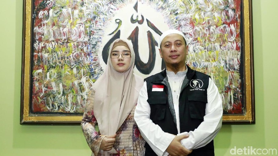 Opick dan istri, Bebi Silvana saat ditemui di kediamannya di Pulo Gebang, Jakarta Timur.
