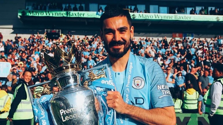 Selebrasi Manchester City Saat Raih Gelar Juara Liga Inggris Galeri Foto perayaan Manchester City usai mengalahkan Liverpool dalam perebutan gelar juara Liga Inggris 2018-2019.