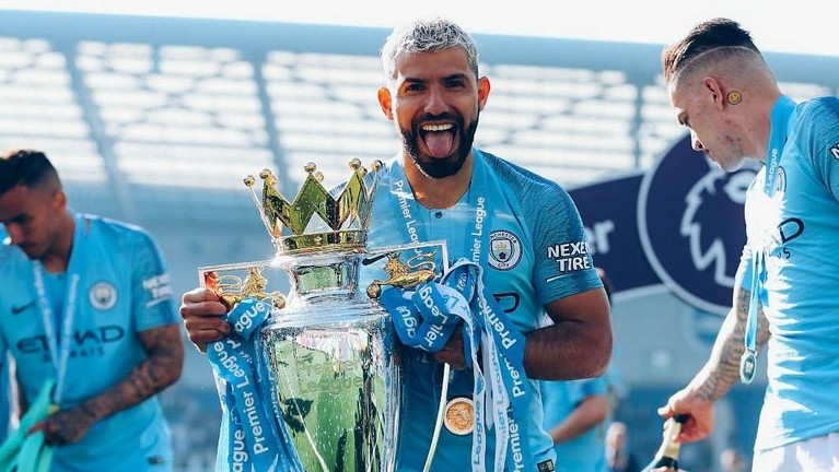Selebrasi Manchester City Saat Raih Gelar Juara Liga Inggris Galeri Foto perayaan Manchester City usai mengalahkan Liverpool dalam perebutan gelar juara Liga Inggris 2018-2019.