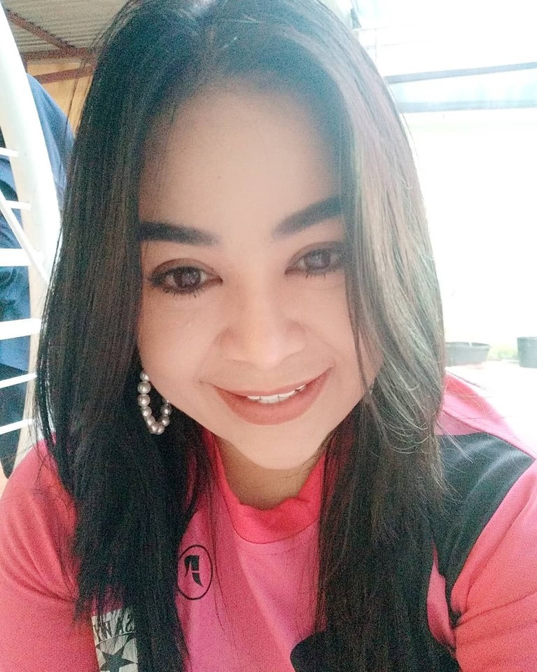 Penyanyi dangdut sangat identik dengan goyangan. 5 pedangdut ini bahkan memiliki goyangan khas yang fenomenal hingga kontroverisal.