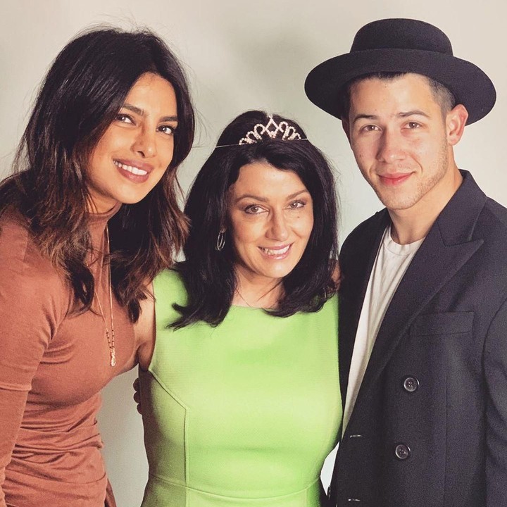 Personil Jonas Brothers, Nick Jonas, yang juga suami artis Priyanka Chopra ini bersyukur dengan kesabaran ibunya dalam membesarkan dia dan ketiga saudara laki-lakinya. (Foto: Instagram @nickjonas)<br /><br />