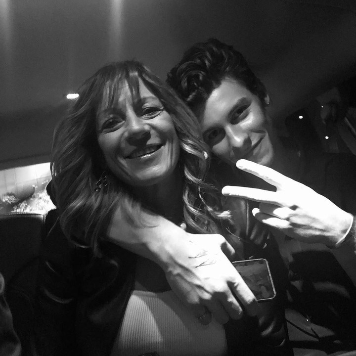 Shawn Mendes membagikan kedekatannya dengan sang ibu. Penyanyi 20 tahun ini bilang, enggak terbayang hidupnya tanpa sang ibu. (Foto: Instagram @shawnmendes)