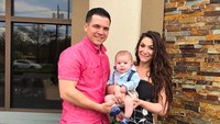 <p>Bintang Jersey Shore, Deena Cortez menyambut putra pertamanya pada 5 Januari 2019. Bayi lelaki yang diberu nama Christopher John dan dipanggil CJ ini merupakan buah cinta Cortez dengan sang suami, Christopher Buckner. (Foto: Instagram/ @deenanicolemtv)  </p>