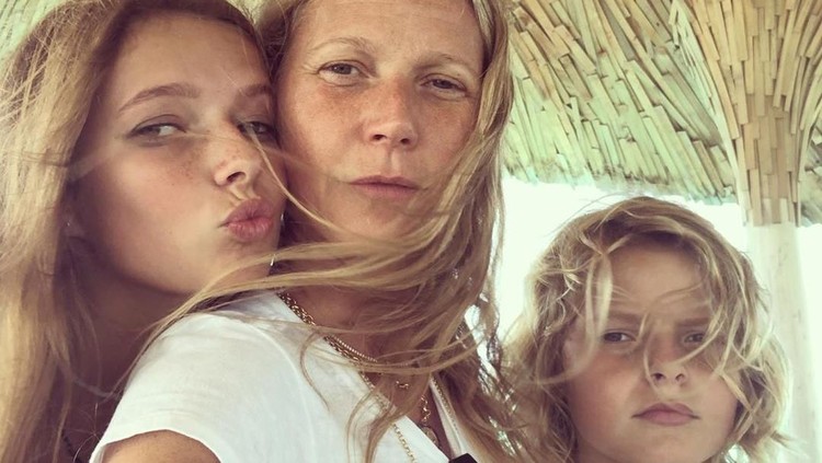 Putri bintang film Avengers: Endgame, Gwyneth Paltrow, sudah beranjak remaja, Bun. Tahun ini, Apple Martin tepat berusia 15 tahun.