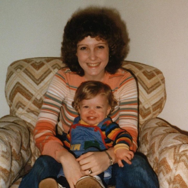 "Selamat Hari Ibu. Aku mencintaimu," tulis Justin Timberlake dalam caption fotonya dengan sang ibu tercinta. (Foto: Instagram @justintimberlake)
