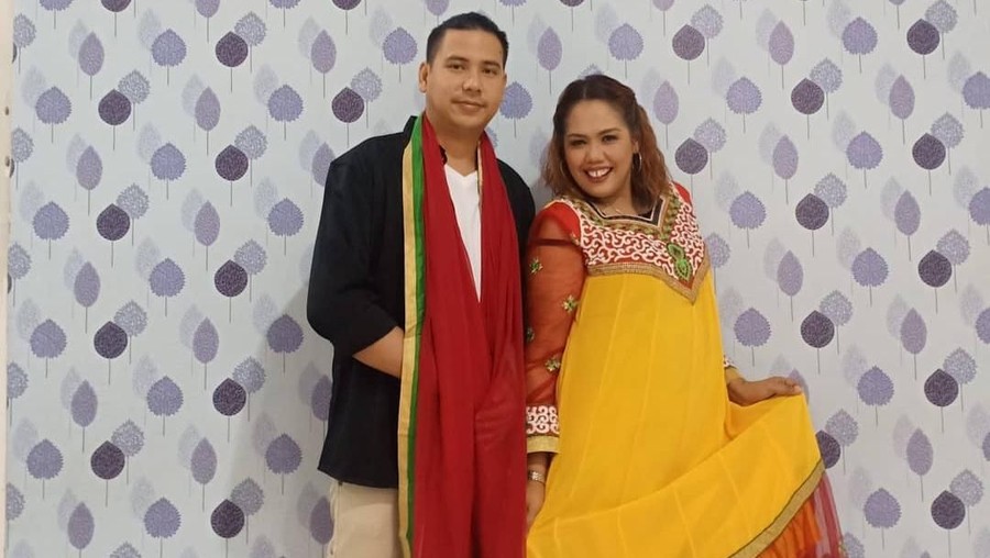 Putus dari Irfan Sebastian, Elly Sugigi tampaknya sudah menggaet pria baru. Siapa?