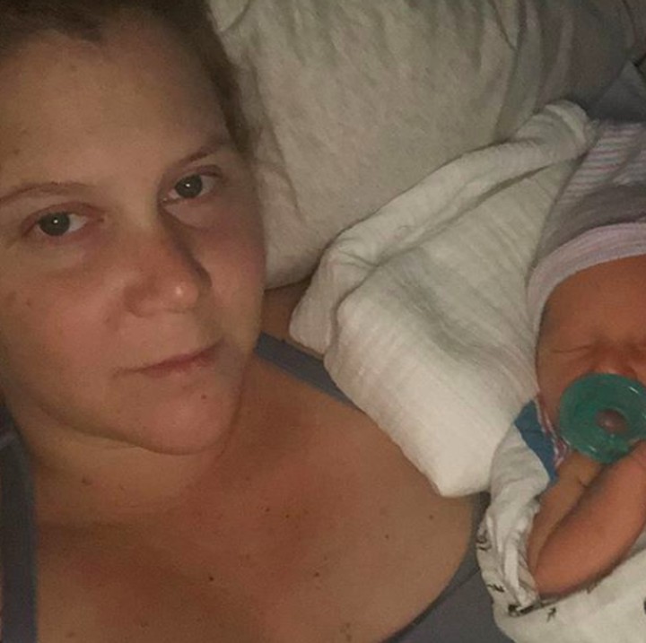 <p>Pada 5 Mei 2019, Amy Schumer membagikan kabar bahagia kalau dia sudah melahirkan putra pertamanya bersama Chris Fisher. (Foto: Instagram/ @amyschumer)</p>