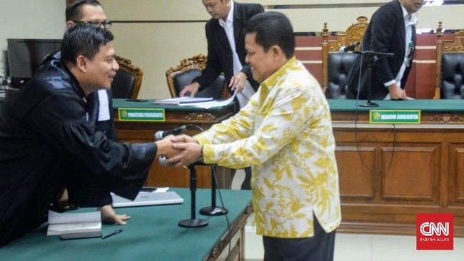Pengacara Wali Kota Pasuruan non aktif, Setiyono, meminta waktu sepekan untuk merespons putusan.